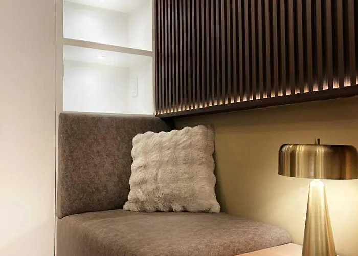 Modern In Makati With High-speed Wi-fi *