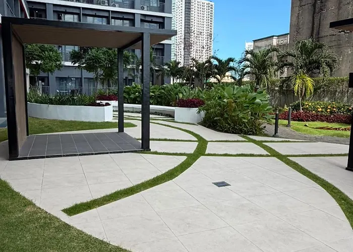 Modern In Makati With High-speed Wi-fi *
